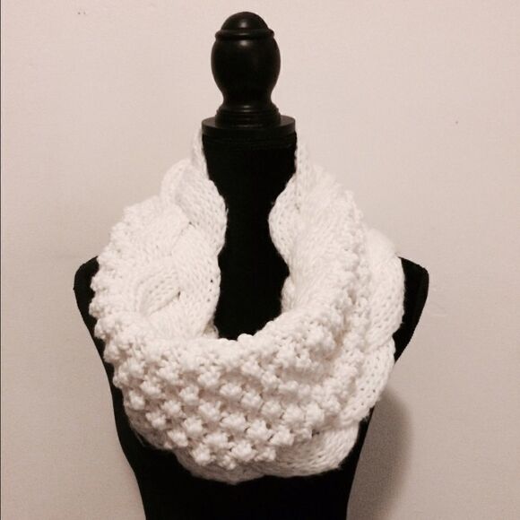Asos knitted infinity winter scarf  white - Picture 1 of 2